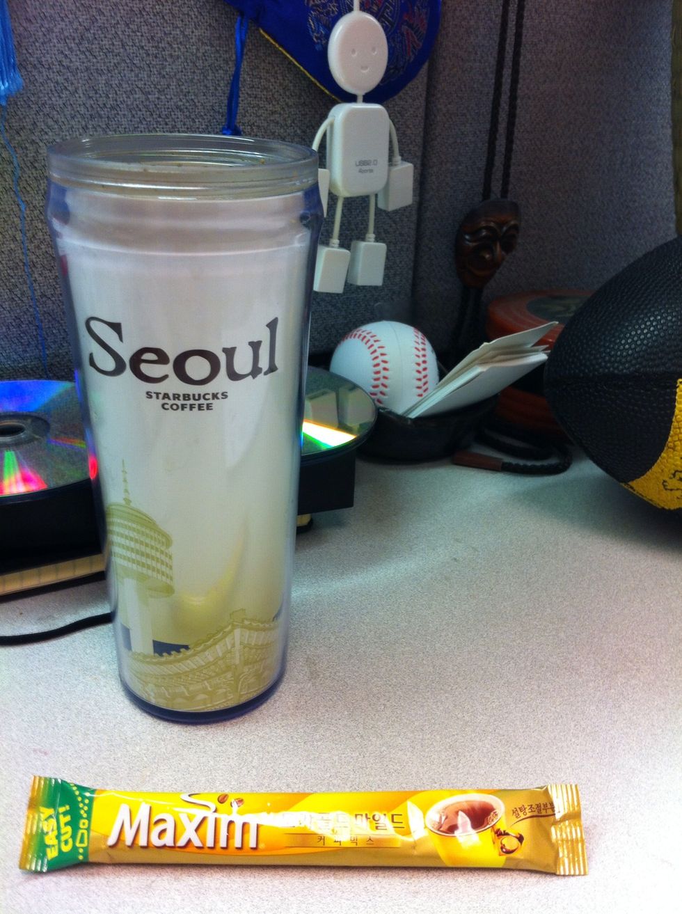 Start out with a cup and one packet