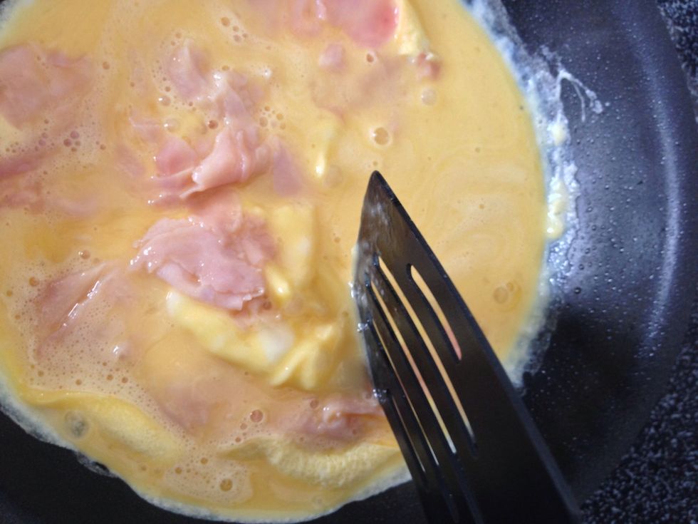 Start pulling and pushing your eggs from any direction. Your eggs should be forming.