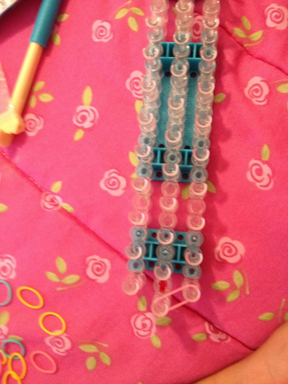 Start putting rubber bands on the arrow facing outwards