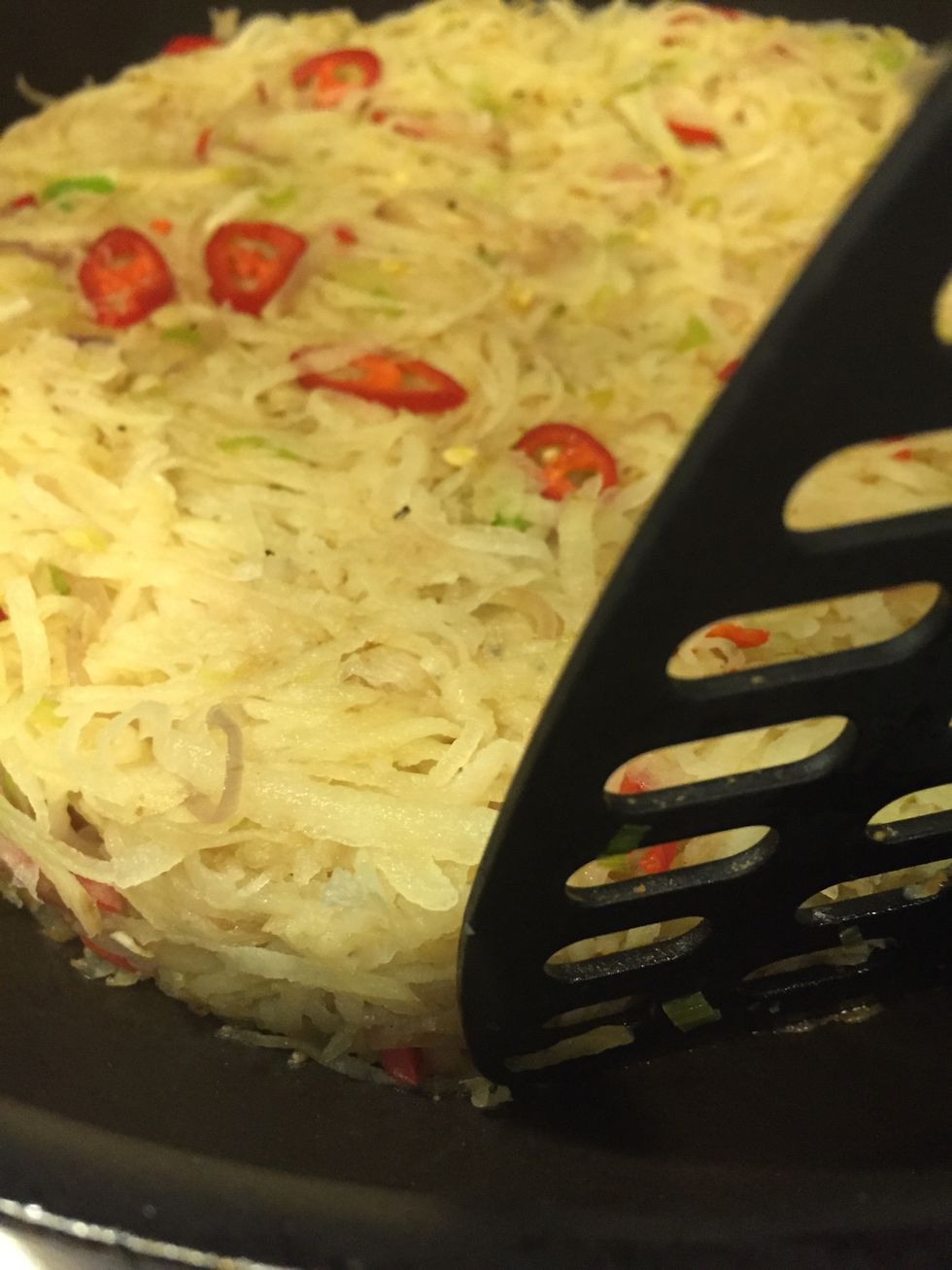 Start shaping rostii with a spatular into a round shape - to fit into a round plate to serve or into baking pan to be use later or next day if not serving hot. Keep moving rostii so it doesn't stick.