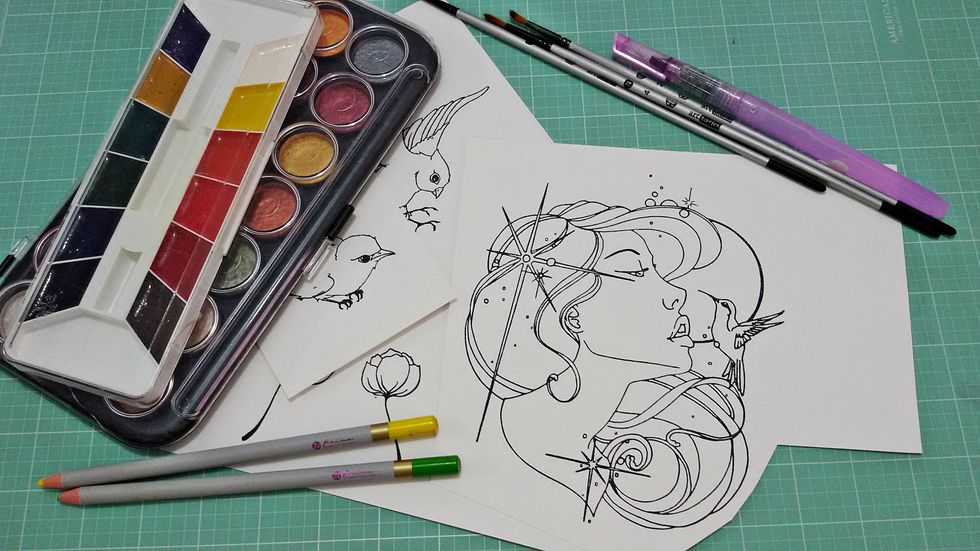 Start stamping the image you have selected and then paint using watercolors to create different effects and textures. Everyone likes to paint in a certain way, do as you prefer.