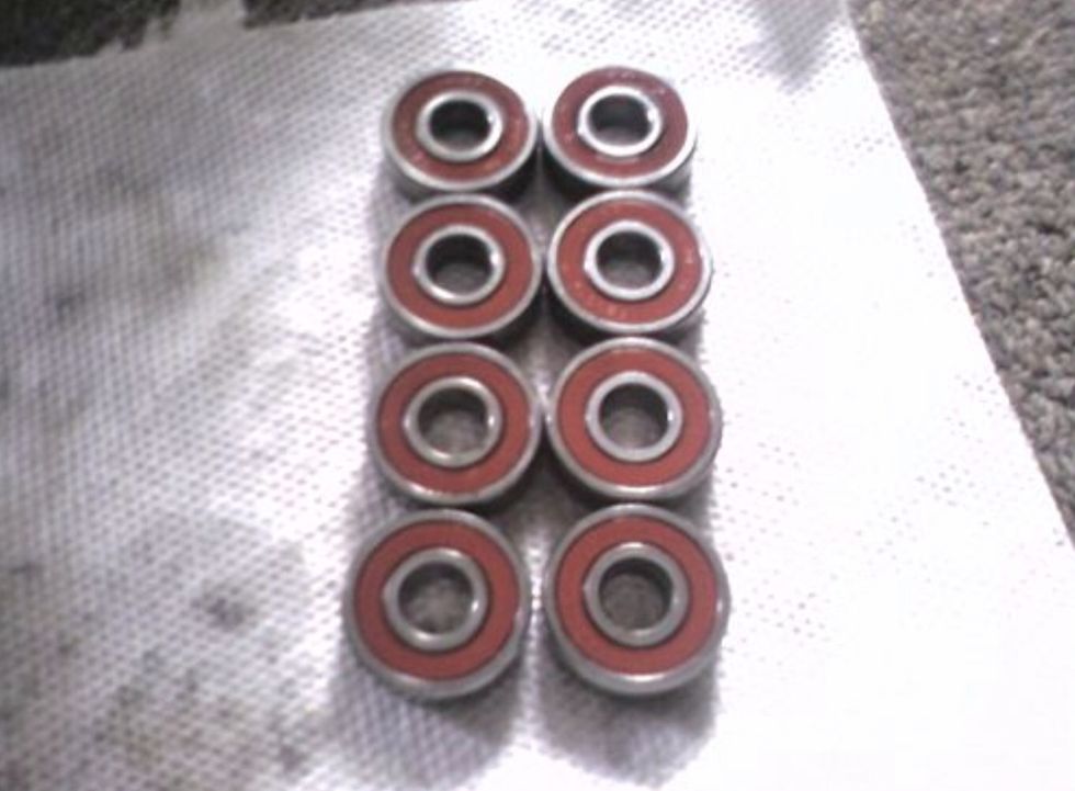 Start the reassembly. The easiest way to get the bearings in the wheels again is using your skateboard.\u27a1