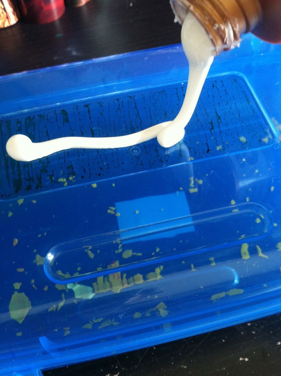 Start to fill your mold with glue