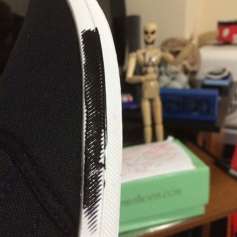 How to easily change the color of your tennis shoes soles B+C Guides