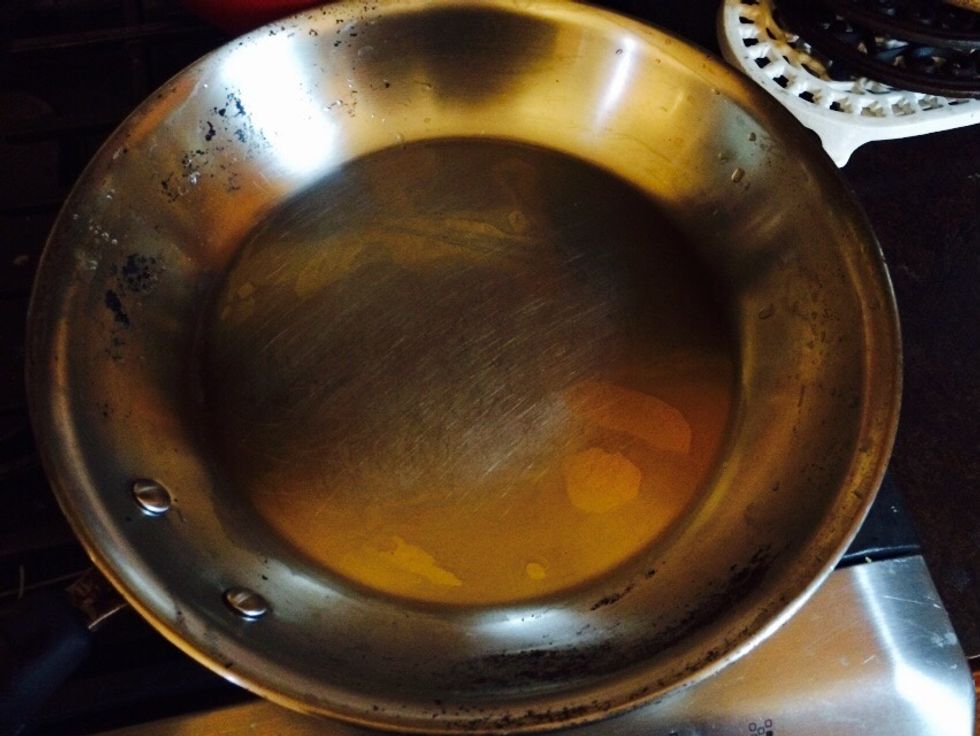 Start with a clean skillet pan. Turn heat on medium.