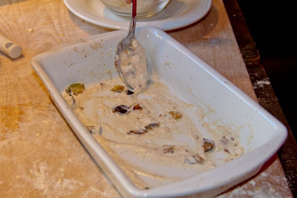 Start with a first layer of bechamel sauce