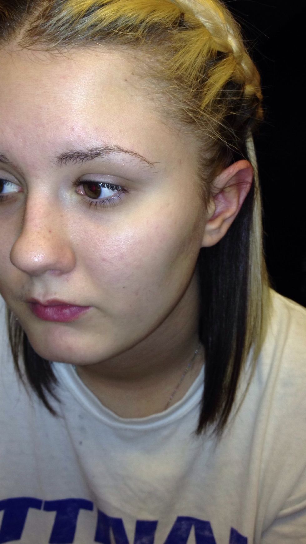 Start with a naked face (sorry for the no make up but with these dramatic eyes it's easier to apply foundation afterwards since some dark shadow with fall onto your under eyes)
