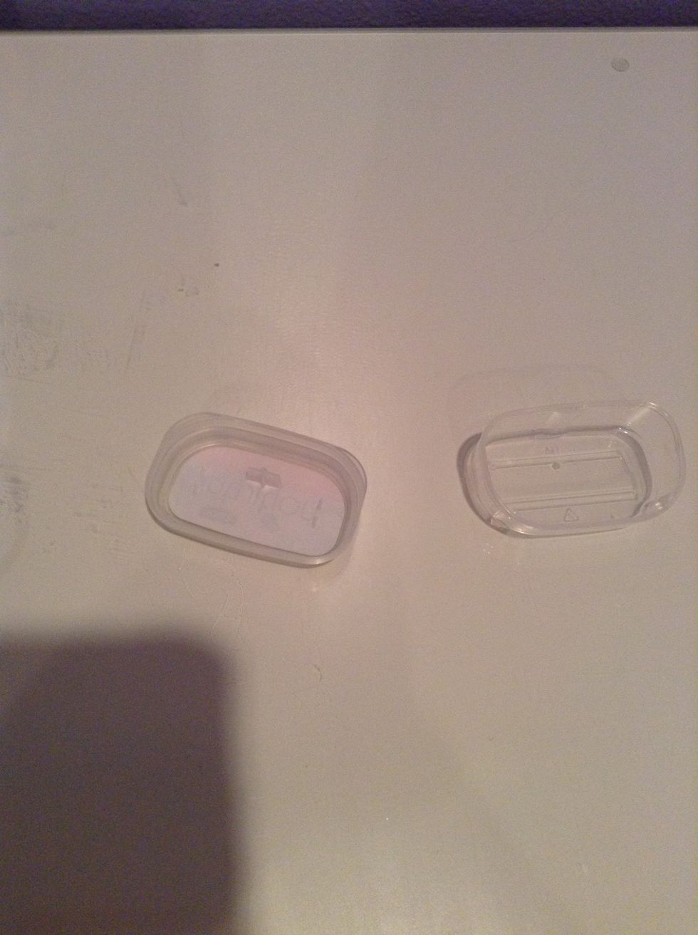 Start with an empty container this is an old razer box