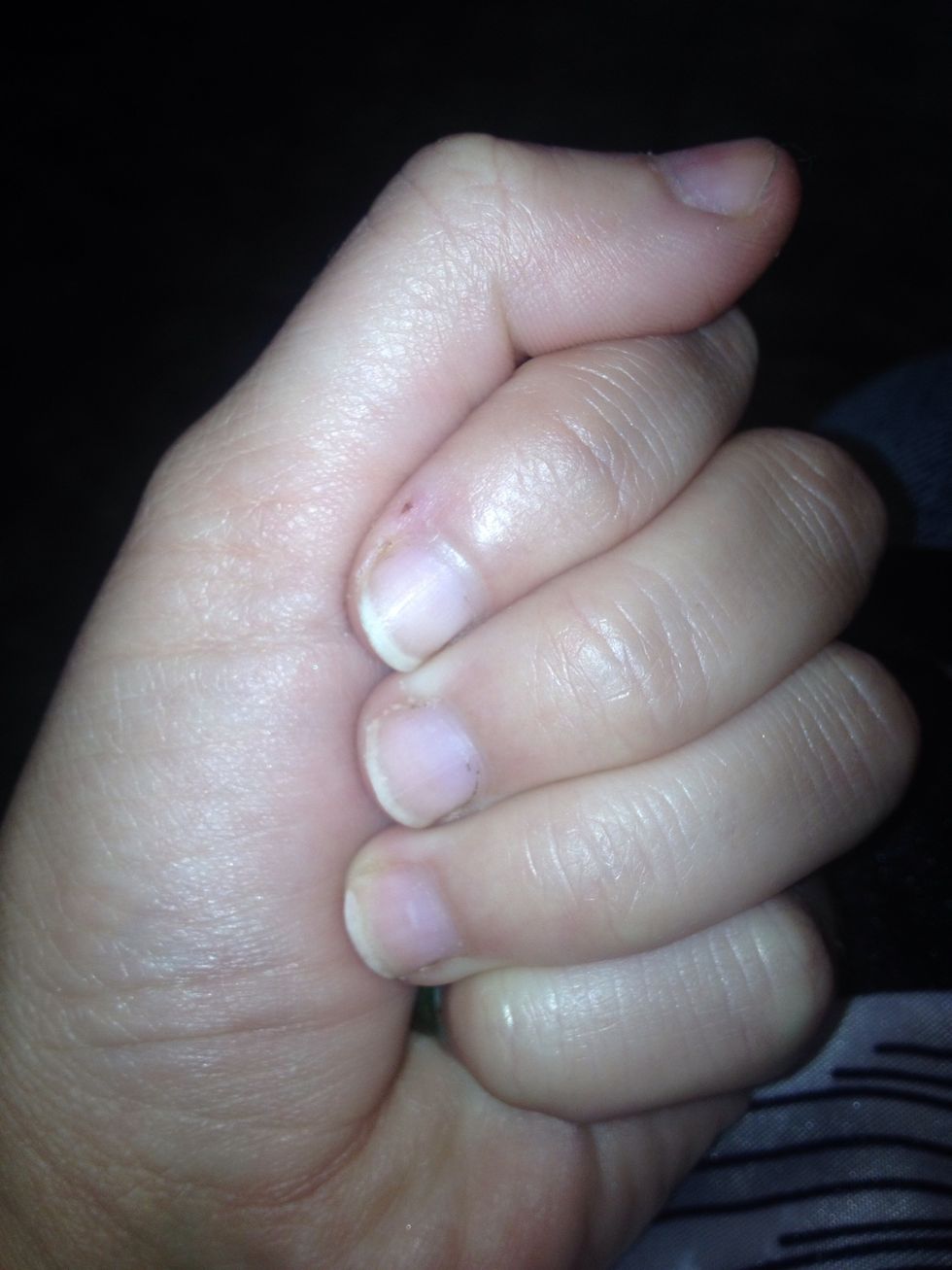 Start with dry clean nails (wipe with polish remover to remove oils) ------>>