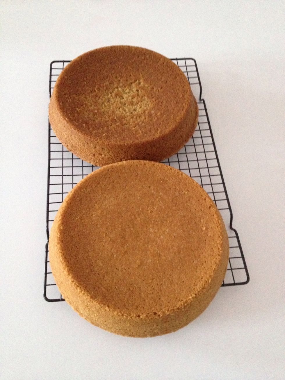 Start with two flat round cakes. Chill cakes in freezer for 10-15 min to ensure easy icing.