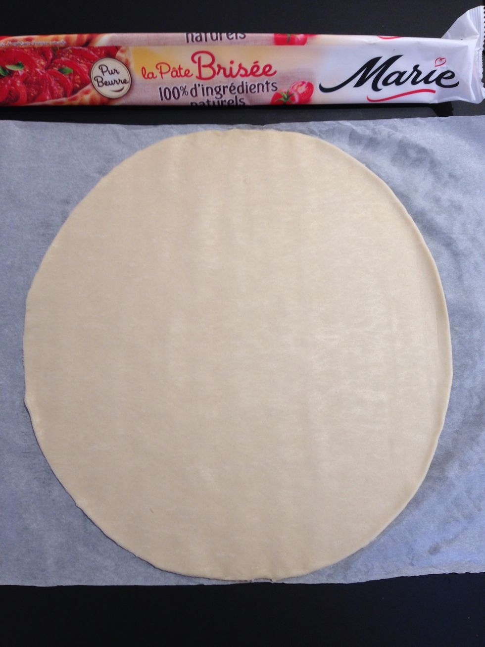 Starting point. prepare your mould. Today i am using Ready crust . Unroll while still cold