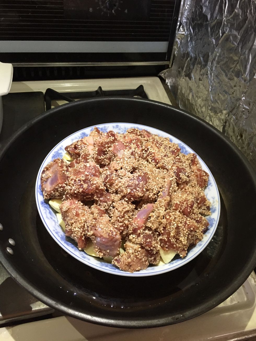 Steam dish - Put steam rack in large pan. Fill large pan with water until water level meets top of steam rack. Place plate on rack.