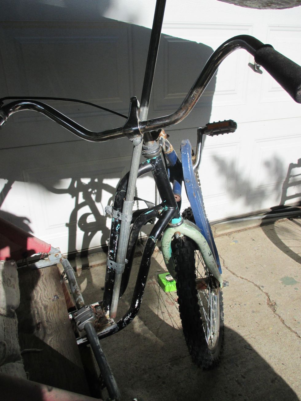 Steering turned left easily clears the upright tube.