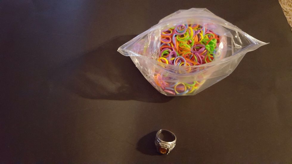 Step 1: Choose your 7 colors of rubber bands.
