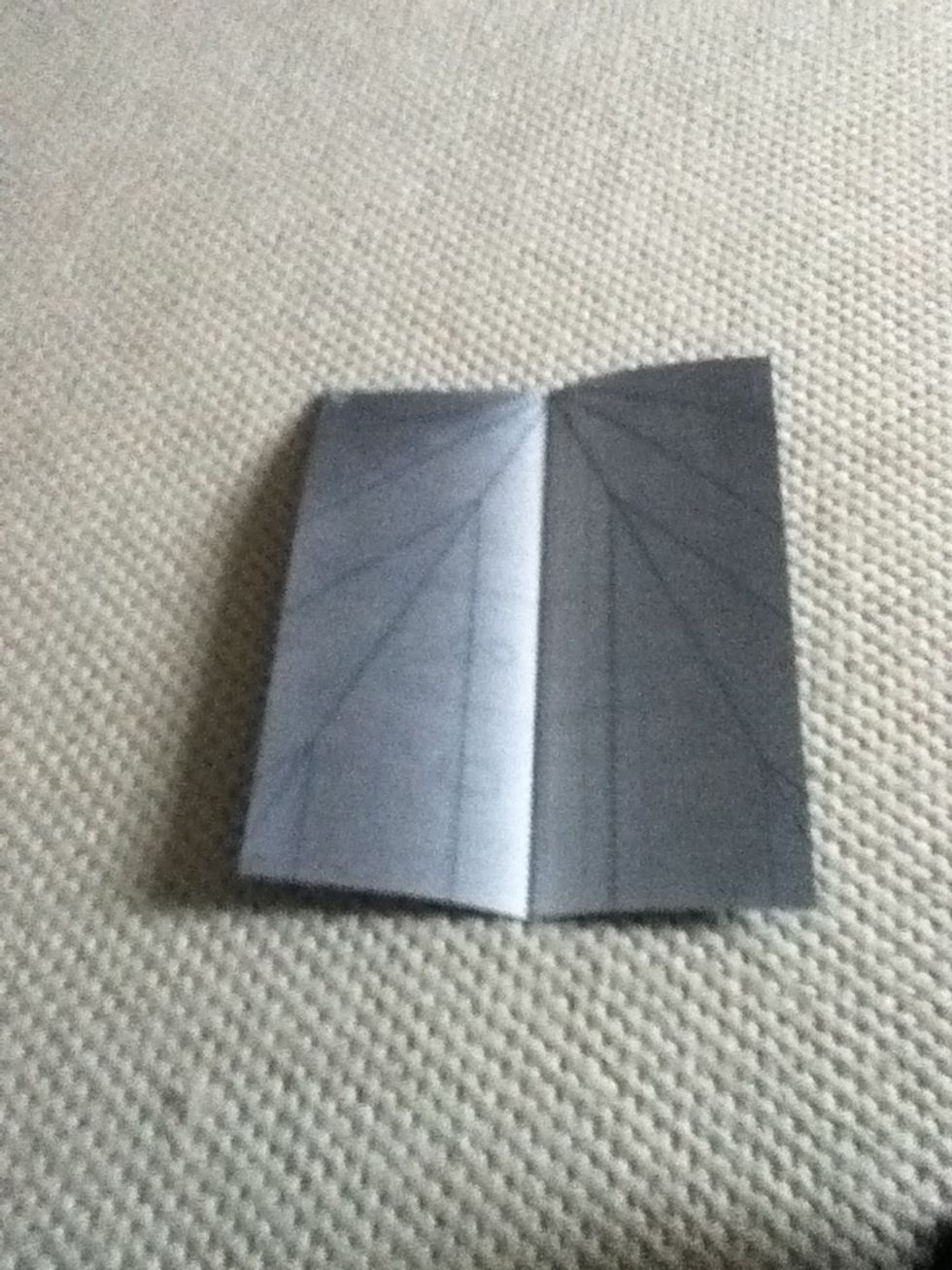 Step 1: Fold in half and open again\ue00e