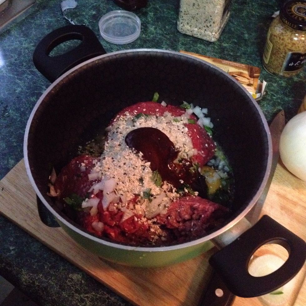 Step 1: Get your ingredients ready. I won't talk quantities, it all depends on your taste. Chop the onions and cilantro, add 1 egg, salt & pepper, and a couple spoons of bbq and mix it all together.