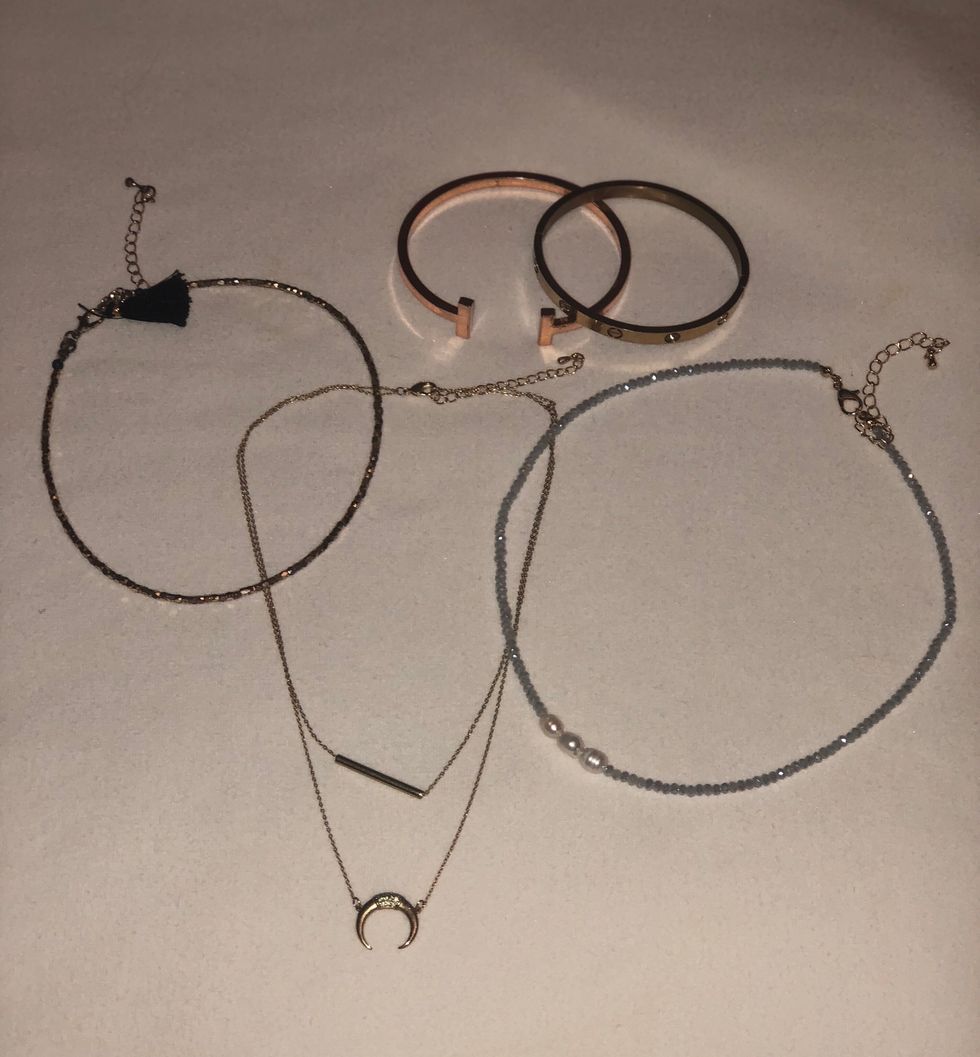 Step 1: Jewelry Jewelry can make your outfit pop!