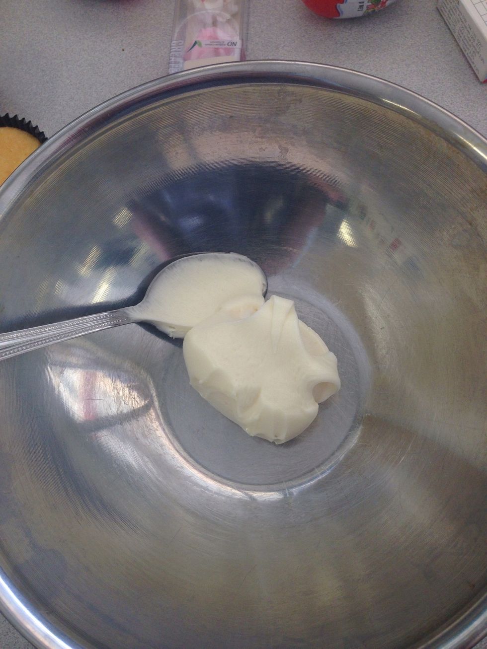 Step 1. Place half of the Betty Crocker icing in a bowel.