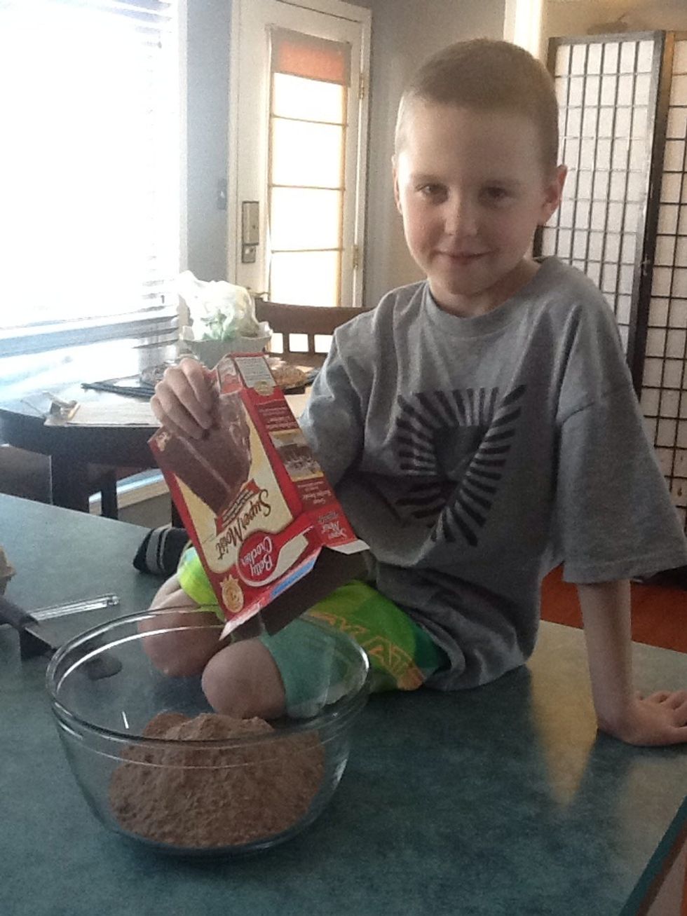 Step 1. Pour the Betty Crocker cupcake mix into the mixing bowl.