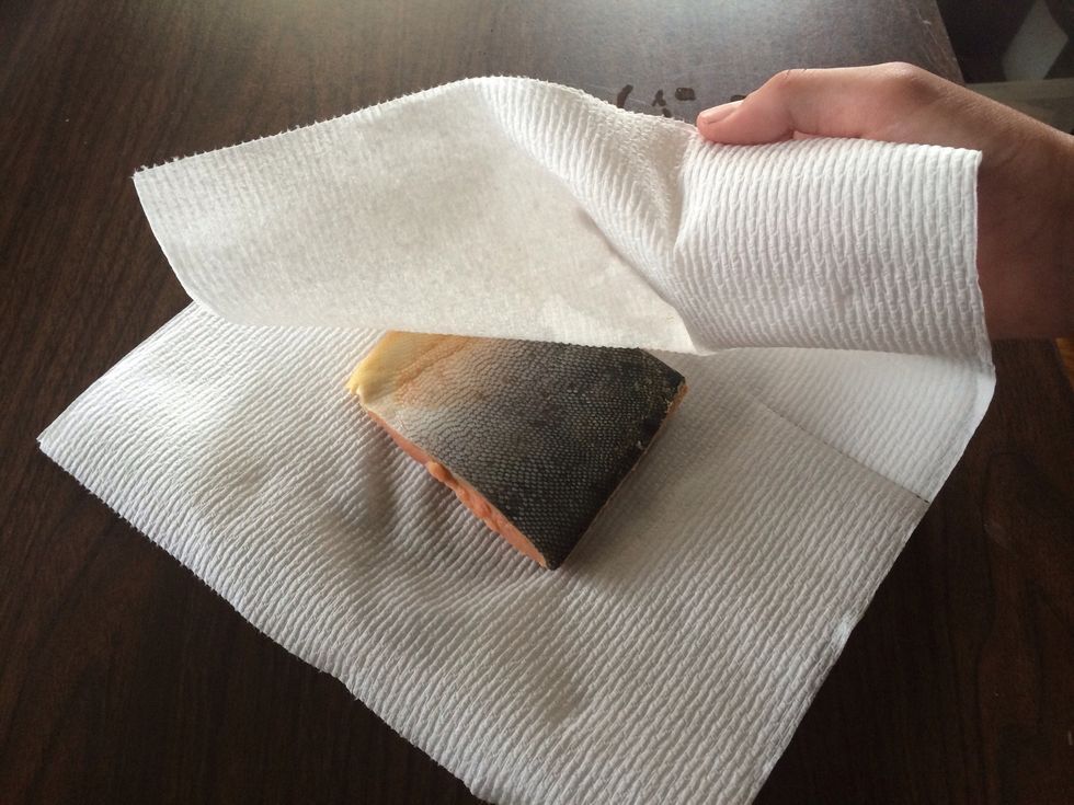 Step 1: Wash fish under water and pat dry with paper towel.