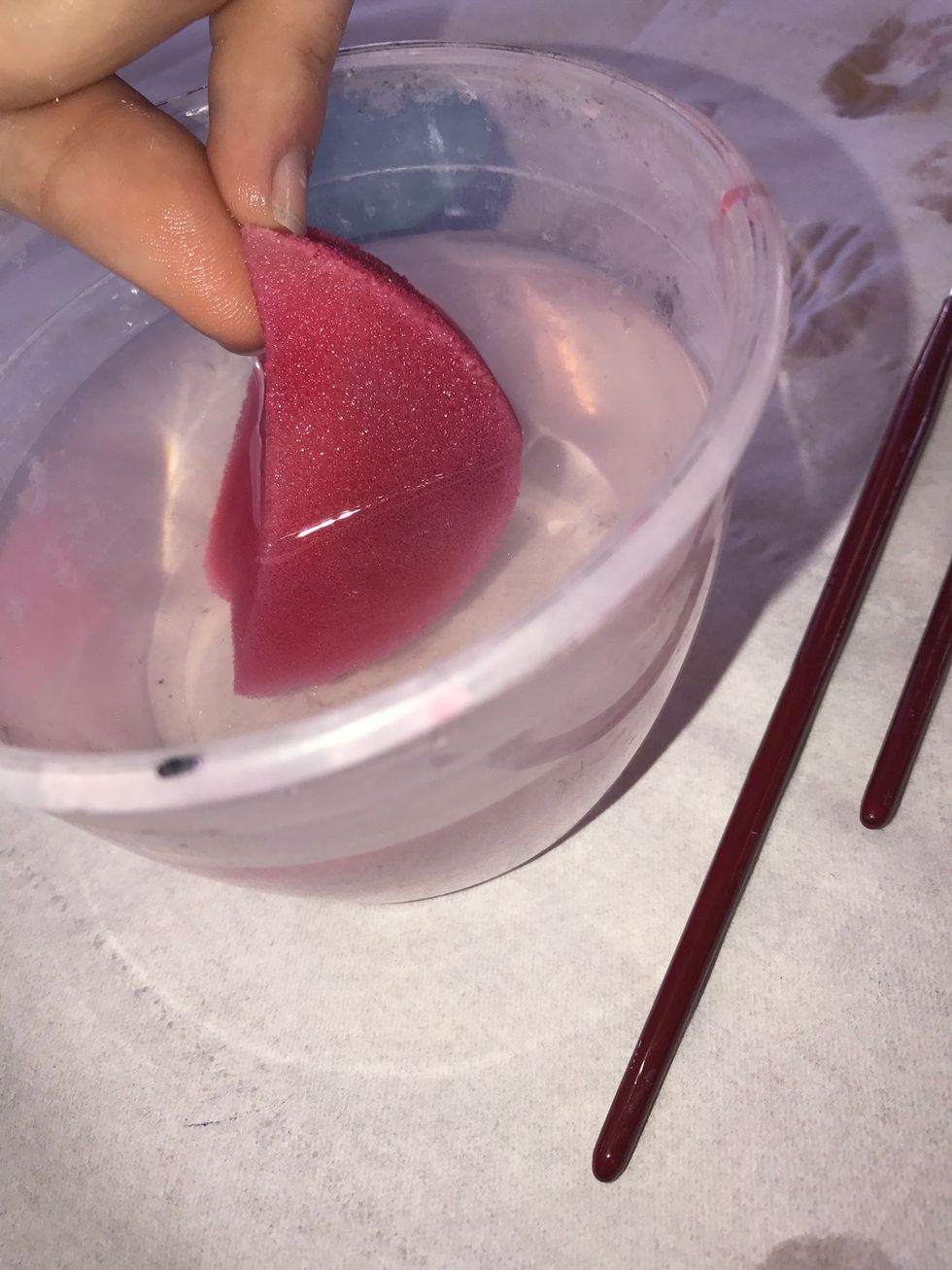 Step 1/wet the sponge