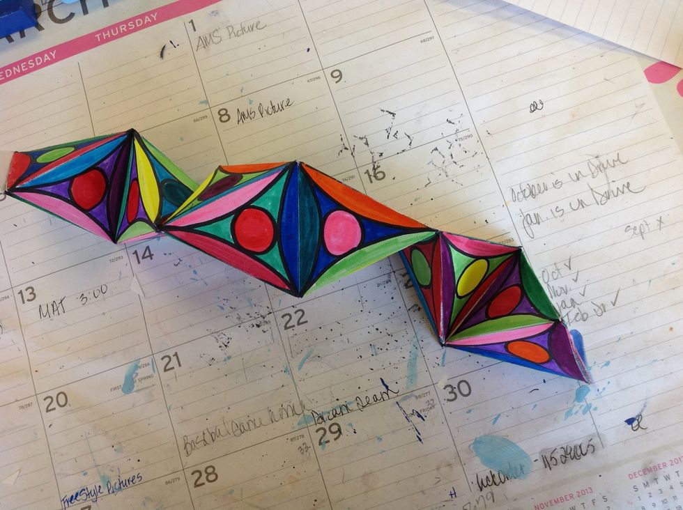 Step 10 :You should end up with a chain of 6 pyramids.