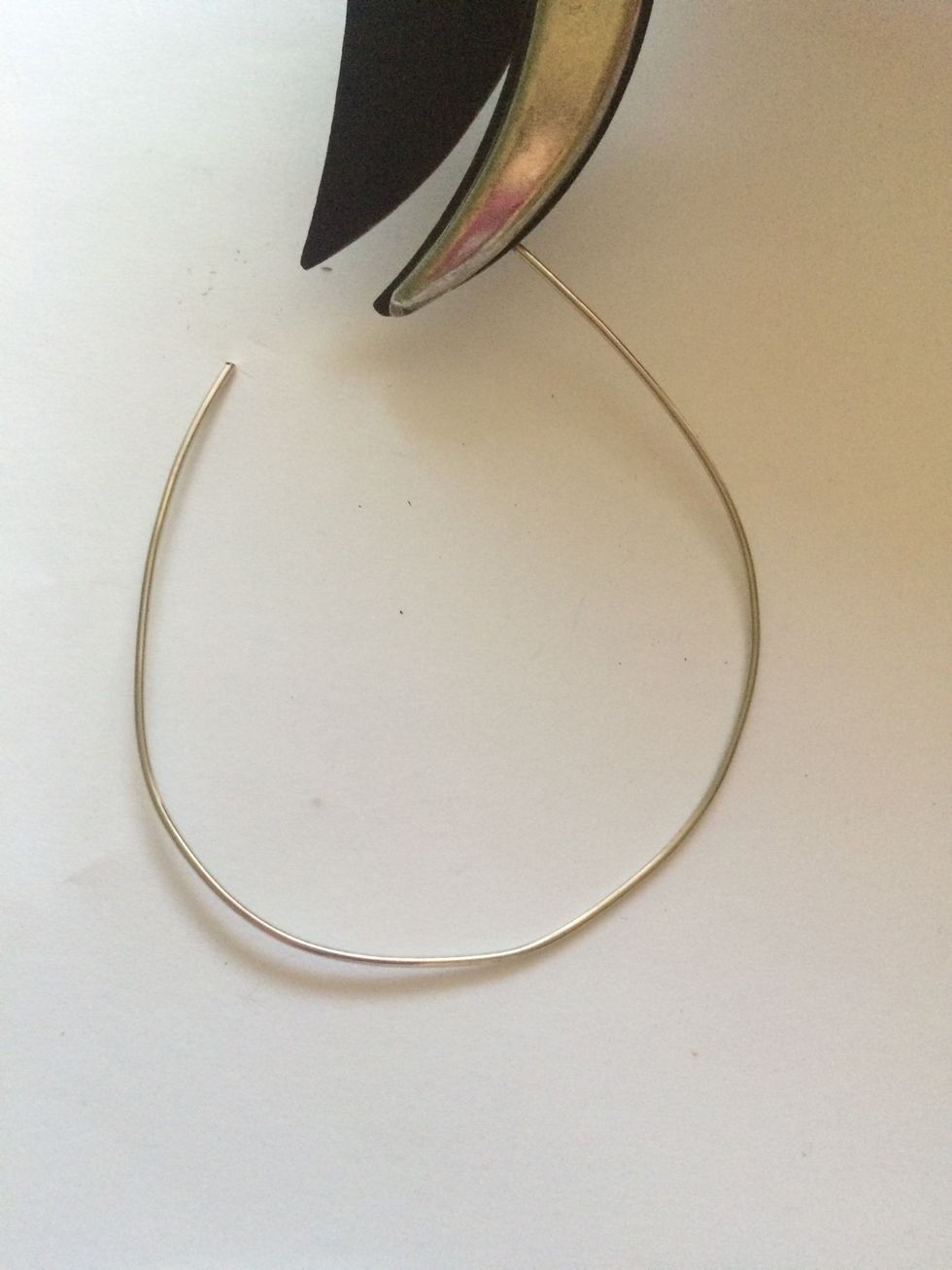 Step 2: Cut the wire with clippers.