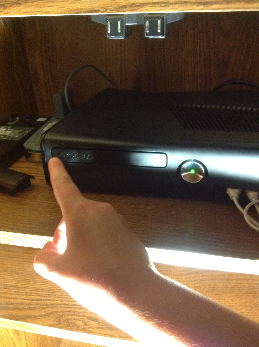 Step 2: Open the disk trey.