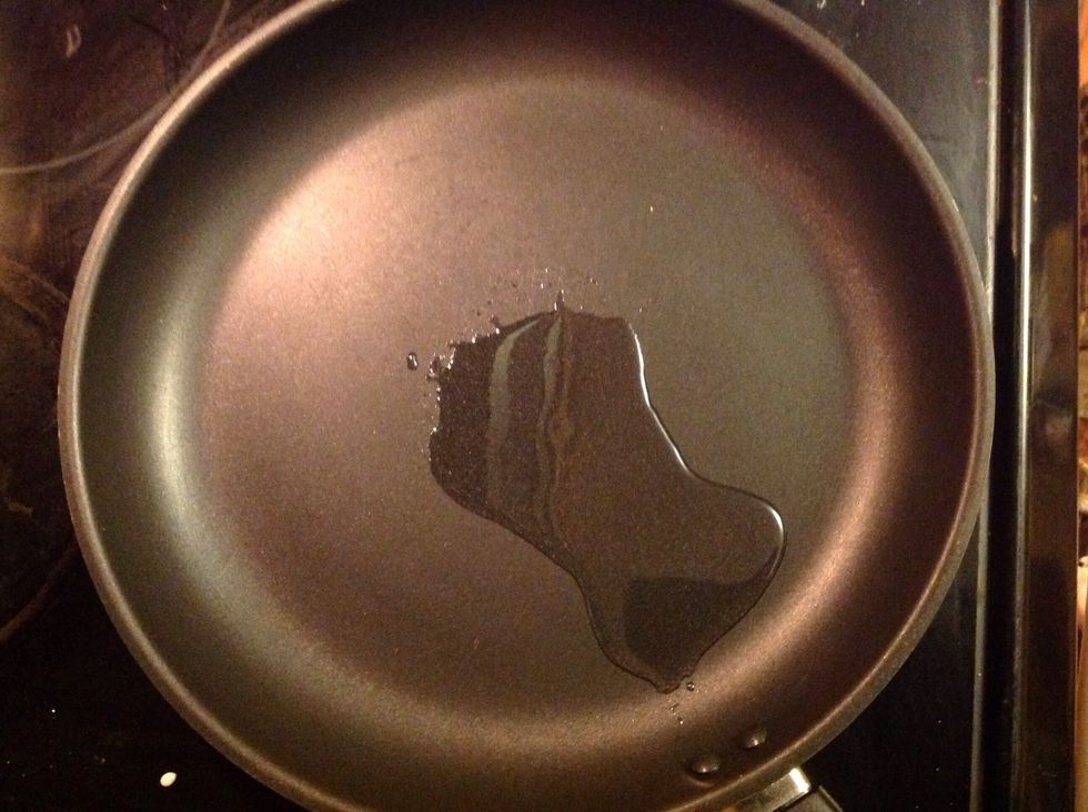 Step 2: put 1 tablespoon of oil into the pan on medium heat