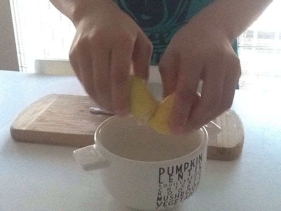 Step 2. Squeeze the lemon into a bowl.