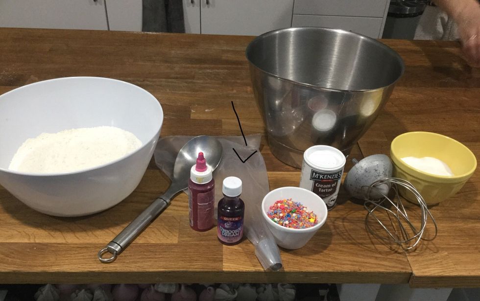 Step 3: Fit a piping bag with an round piping tip in it.