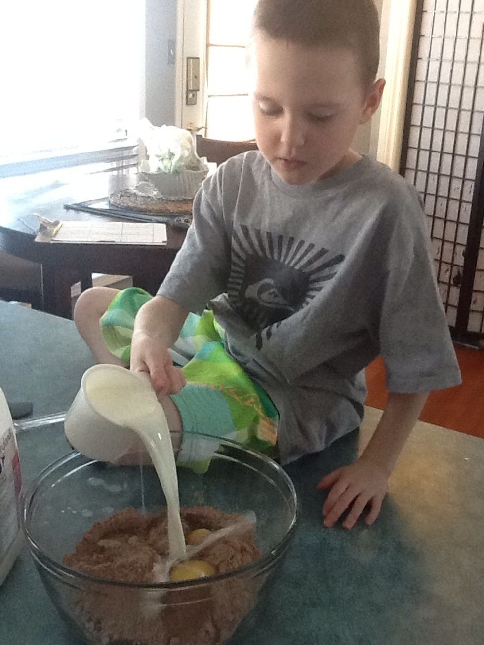 Step 3. Pour 1 cup of milk into the bowl with the cake mix and three eggs.