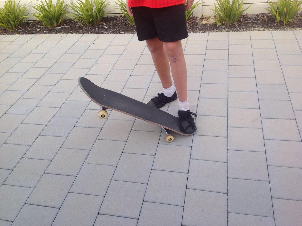 Step 3. Then, you just want to pop the tail just to understand what your back foot needs to do.(You can practice this just to get the feel)