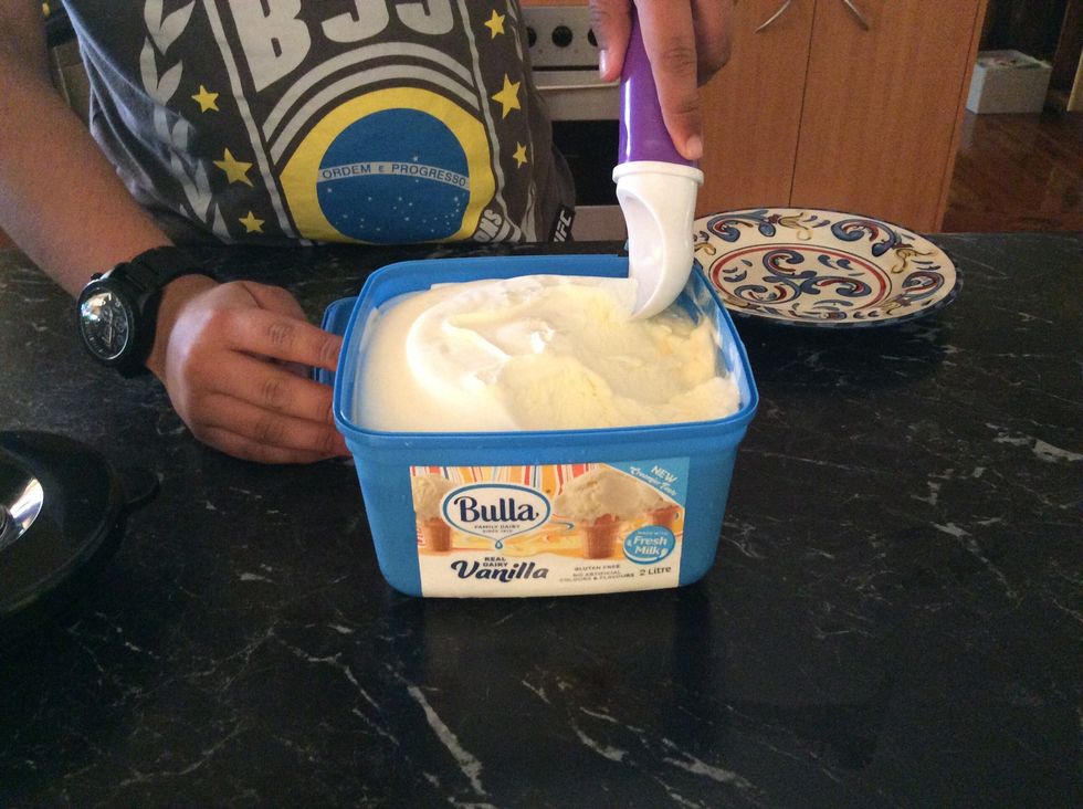 Step 3: Using the scoop, get 1 scoop of vanilla ice cream. Repeat this step 4 times.