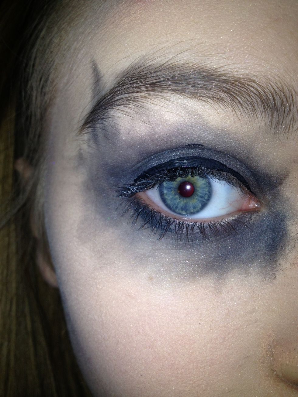 Step 4: apply liquid eyeliner (optional)
