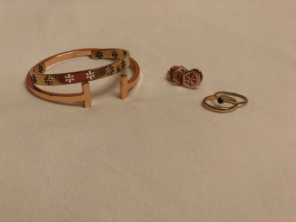 Step 4: Keep it simple Less is more! Too much jewelry is an eye sore