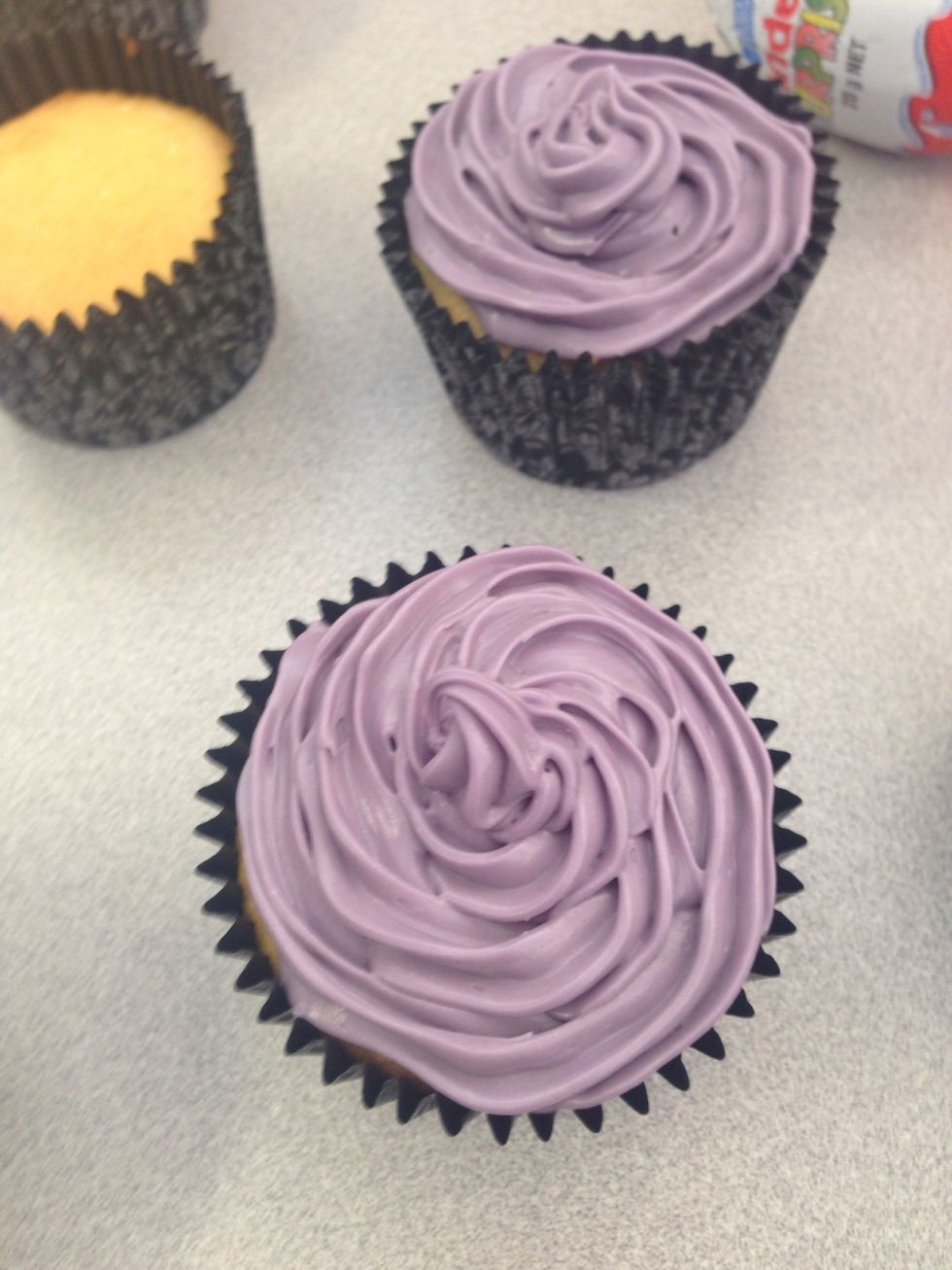 Step 4. Starting from the outside pipe your way around the already prepared cupcake. As you make your way to the middle make sure you overlap the icing making it thicker towards the middle.