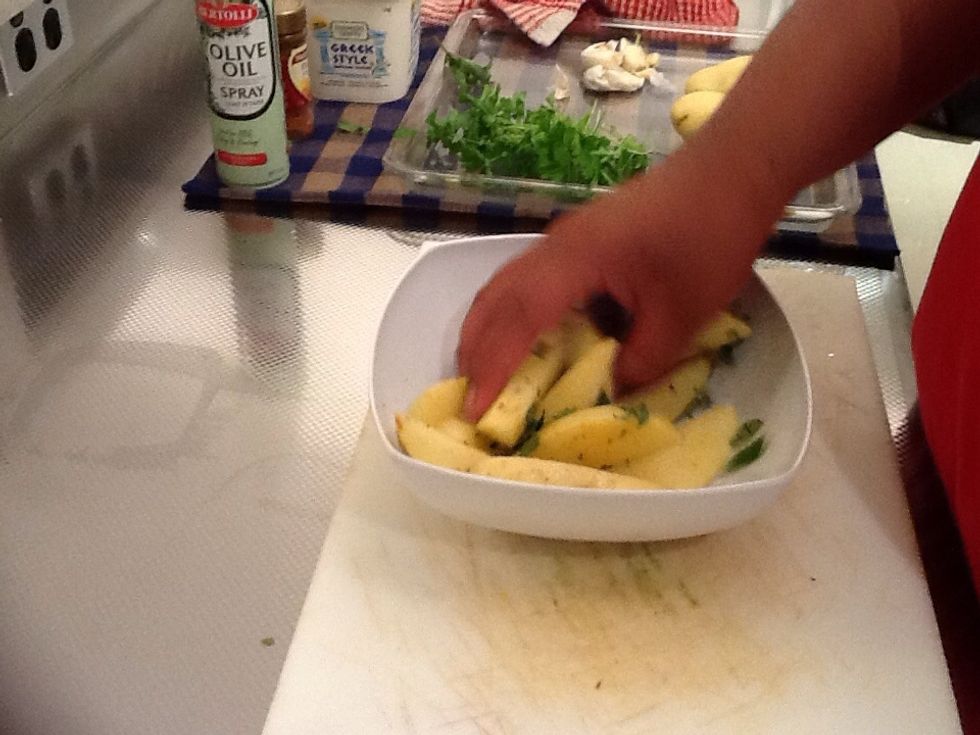 Step 5. Add chili powder and oregano and mix