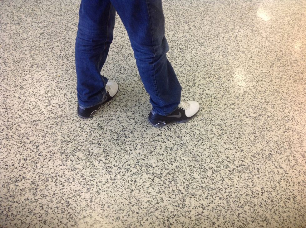 Step 5 If you are a lefty put your right foot in front of your left foot about shoulder width apart.