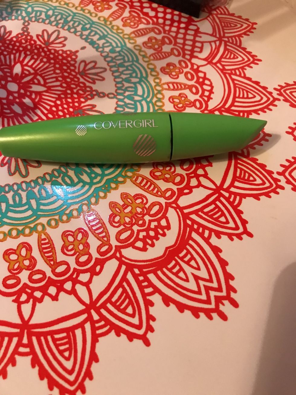 Step 6 Apply a thick cote of mascara to each set of eyelashes