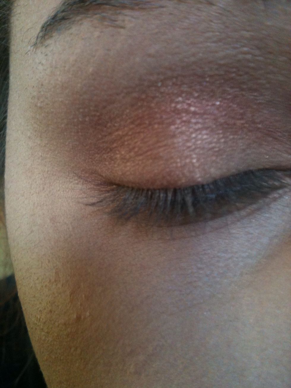 Step 6 : Blend that out with the same shade of gold that you used all over your lid.