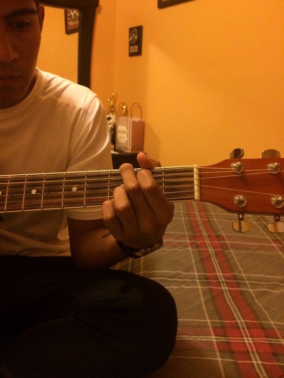 Step 6:place fingers in G position,middle finger, 3rd fret,E string,first finger, 2nd fret,A string,4th finger,3rd fret,B string,5th finger on 3rd fret on e string Picture: G chord (Sol)