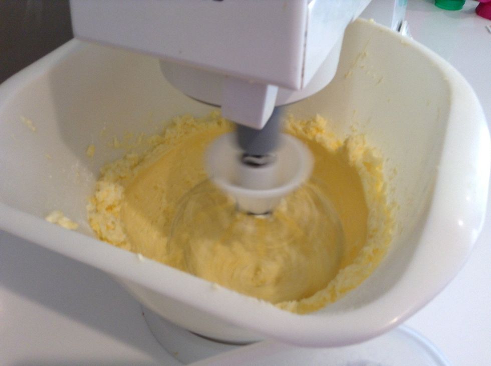 Step 6 - place the bowl under the mixer and mix for 5 minutes on speed 5. Then slow it down on speed 3 for 1 minutes.