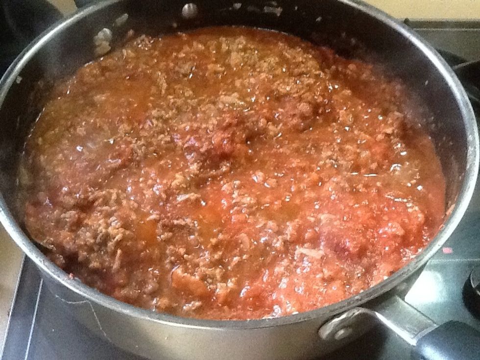 Step 7: Leave the sauce to cook.