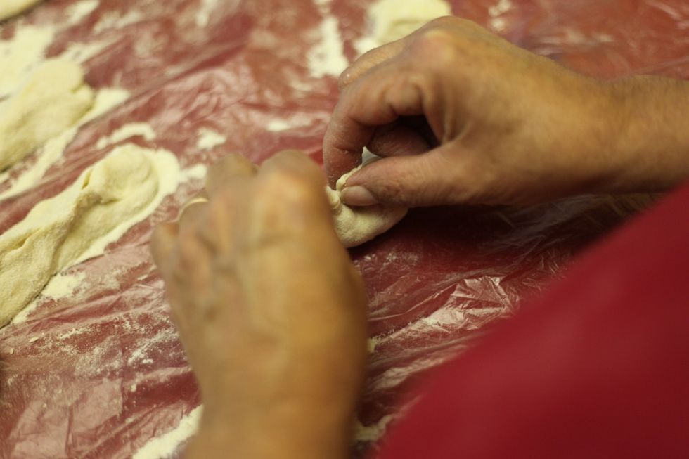 Step by step bunch the pastry, pinch it, squeeze it with love.