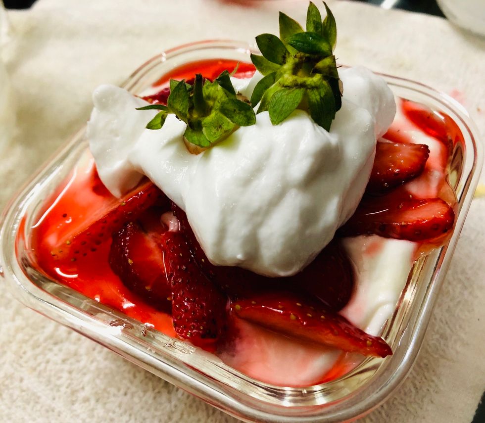 Step6 top it with the thawed whip cream and garnish with strawberry \ud83c\udf43