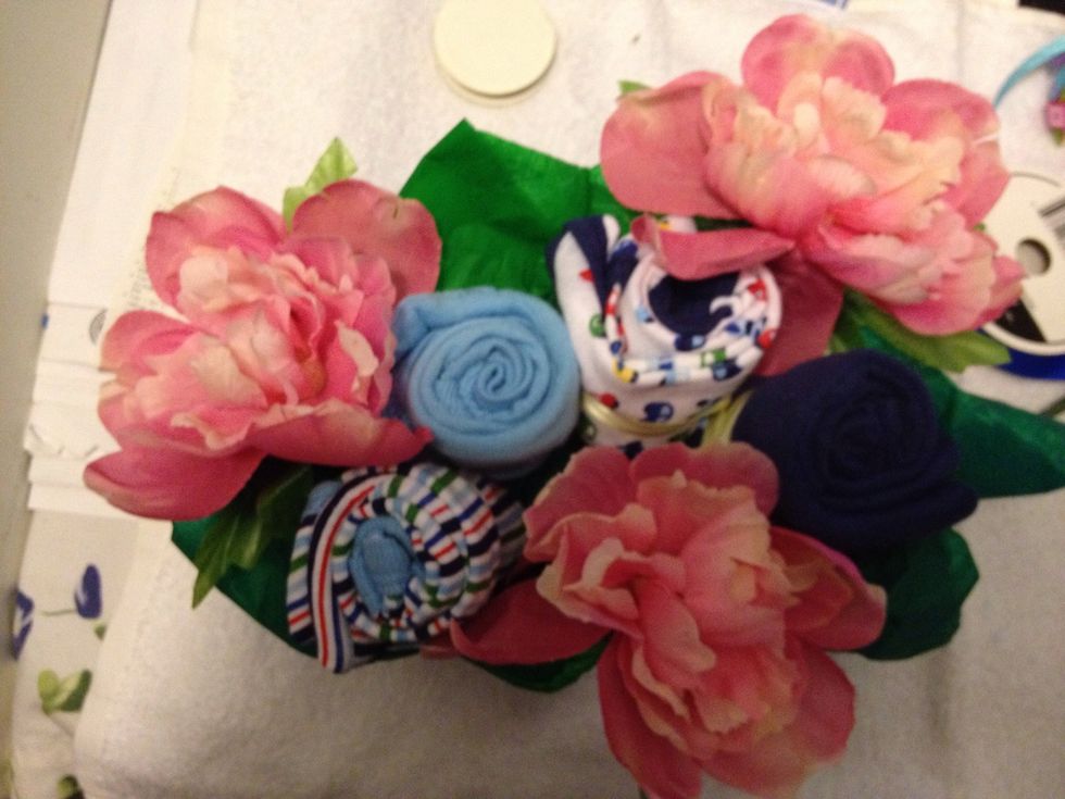 Stick in your gifts and fake flowers .... I had pink flowers on deck but it's better of course to coordinate