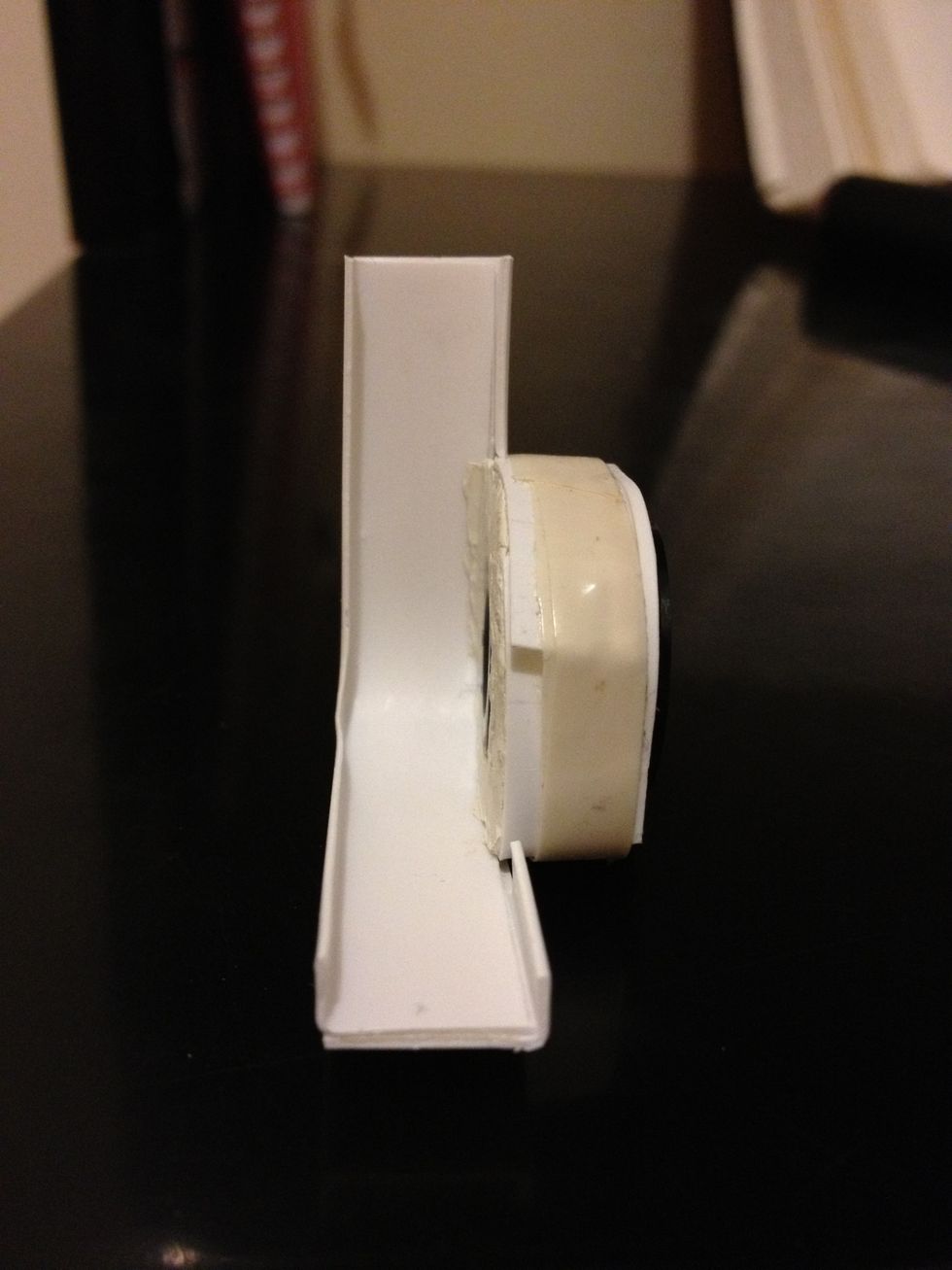 Stick it to the holder with double-sided tape so that both sides got a nice tap.