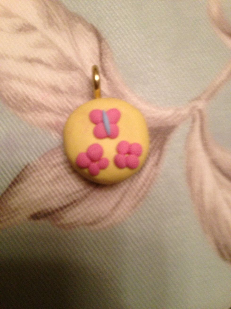 Stick on ur spots to form fluttershy's butterflies. Make sure to add a light blue stripe on each fly!