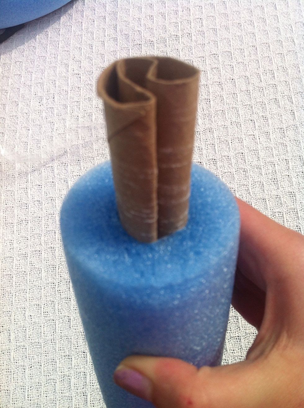 Stick the tube in the hole of the noodle....